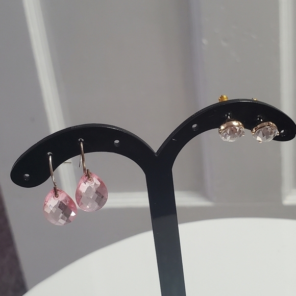 4/20 Light Pink Crystal Teardrop and Silver Stud Earrings. 🌴 - Picture 3 of 5